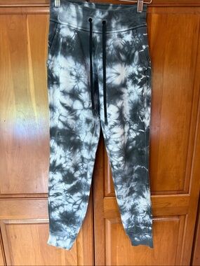 Lululemon sweats size 2